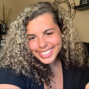 Meet your Posher, Ari